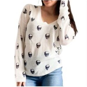 Skull Cashmere Cream V-Neck Sweater with Skull Pattern
